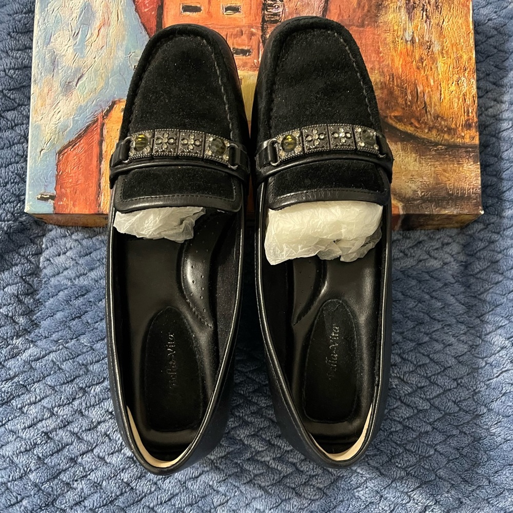 Bella Vita sz 9.5 black leather suede small wedge slip on EUC comfortable shoes